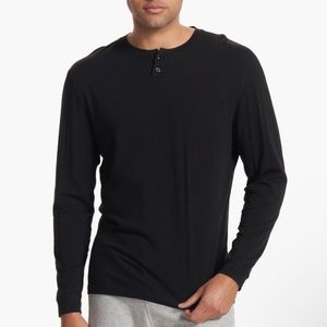 Vuori Men's Long-Sleeve Ever Henley Black Medium casual Preowned, no tags